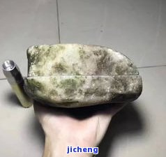 全面欣赏高清乌鸦皮玉原石图片，熟悉其价值