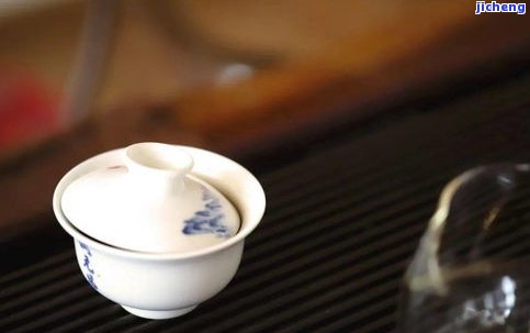 普洱茶有茶渣正常吗，解答疑惑：普洱茶有茶渣是正常的吗？