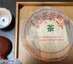 分解普洱茶饼的过程：详细步骤与视频展示