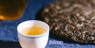 喝普洱茶的照片，品味生活：享受一杯香醇普洱茶的美好时光