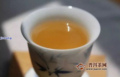 喝普洱茶的照片，品味生活：享受一杯香醇普洱茶的美好时光