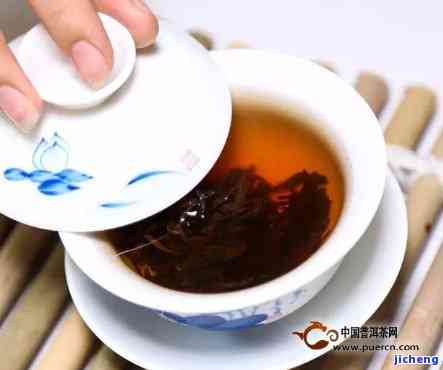 普洱茶的茶垢怎么清洗，「如何清洗普洱茶的茶垢？」