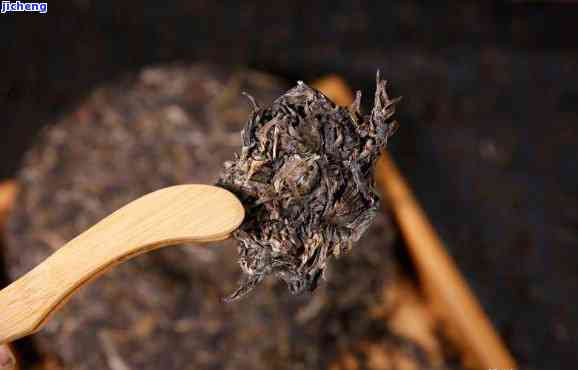 普洱茶铁饼怎么弄碎，怎样将普洱茶铁饼弄碎？