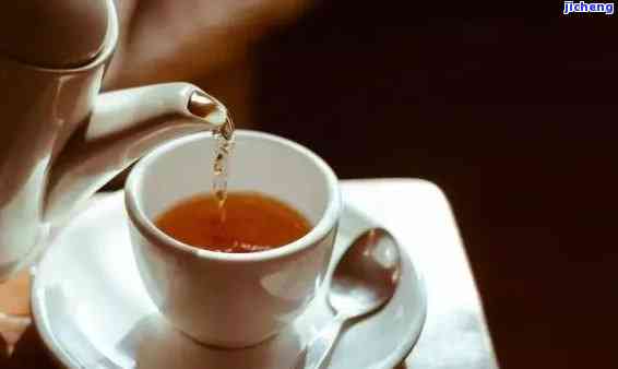 用茶水喝药有何弊端？影响药效与健的风险需警惕！
