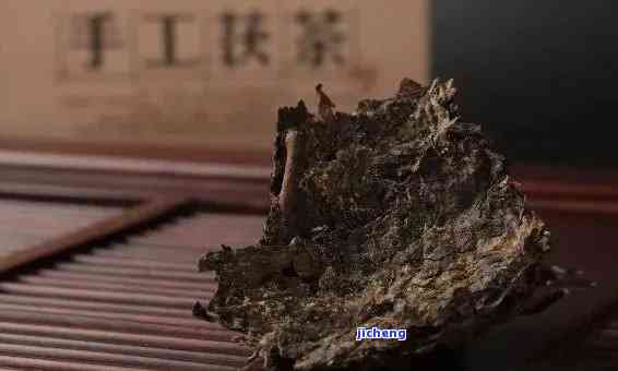 伏茶用的什么茶叶做的，揭秘伏茶：熟悉它是怎样用特定茶叶制作的