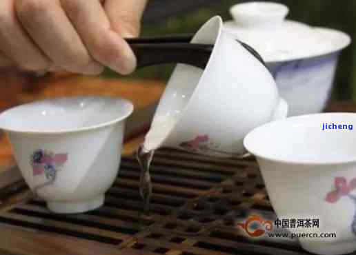 茶碗倒茶：起因与避免洒出的方法