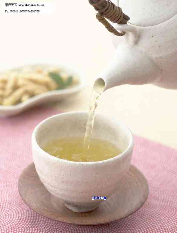 用茶碗倒茶手势教程：视频与图片全解析