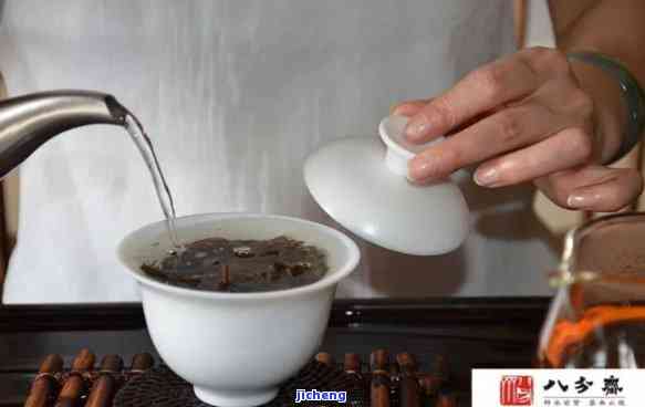 水杯泡茶怎样洗茶，怎样清洗水杯泡茶：简单易行的步骤和技巧