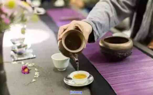 男女喝茶的区别，解密男女喝茶的不同之处：文化、惯和偏好