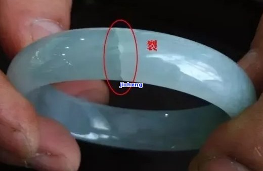 翡翠鉴定有可见粘合现象正常吗，探讨翡翠鉴定中可见粘合现象的正常性