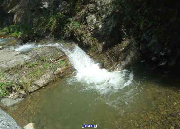 大山里的水沟会有玉石吗图片，揭秘：大山里的水沟中真的有玉石存在吗？看图解析