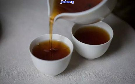 余秋雨茶道，品读余秋雨的茶道艺术：一场心灵与味蕾的宴